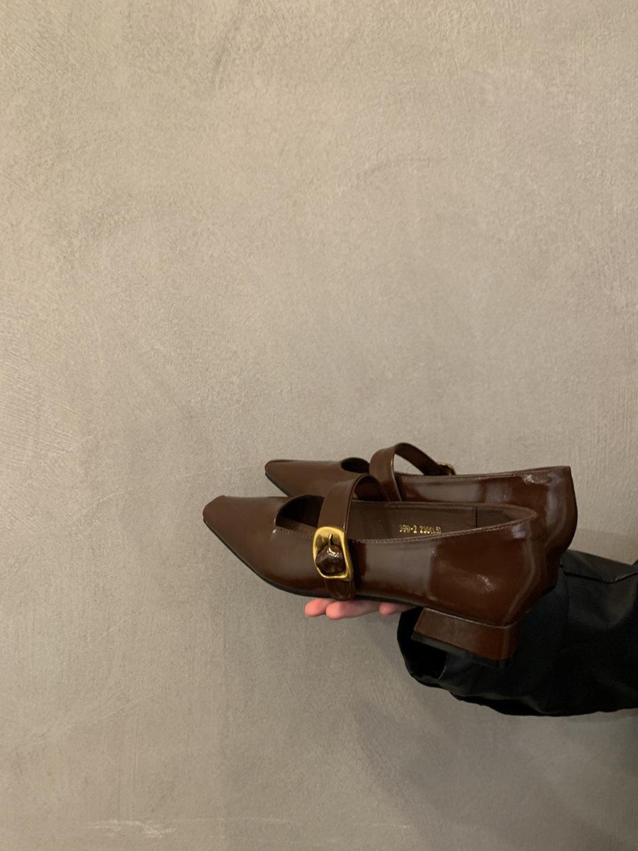 

Неглубокие одинарные туфли женские на низком каблуке 2024 осень новая корейская версия французский ретро темперамент стиль феи вечерние туфли Мэри Джейн 35 коричневый