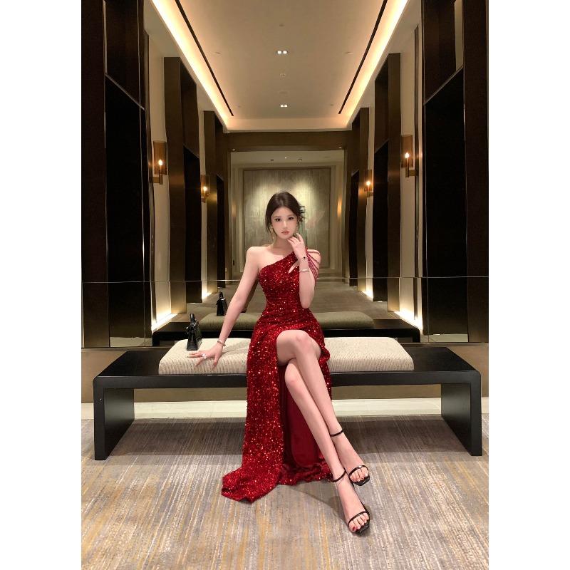 

Sexy red slanted shoulder suspender sequin dress women s high sense birthday engagement evening dress hip wrap dress tide S красный