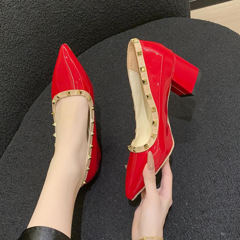 Women's Fashion Single Shoes Autumn New Pointed Toe Shallow Rivet Slip-on Non-Slip Wear-Resistant Block Heel Shoes
