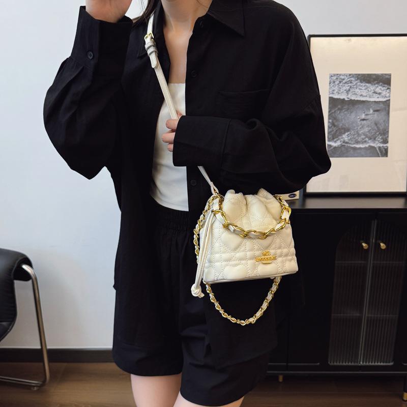 

Сумка Женская Новая Модная Фактурная Цепочка Сумка Через Плечо Сумка-Ведро Повседневная На Плечо Женская Сумка 13cm*17cm*16cm