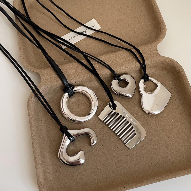 Korean Heart Comb Black Drawstring Necklace - Women's Fashion Choker Chain