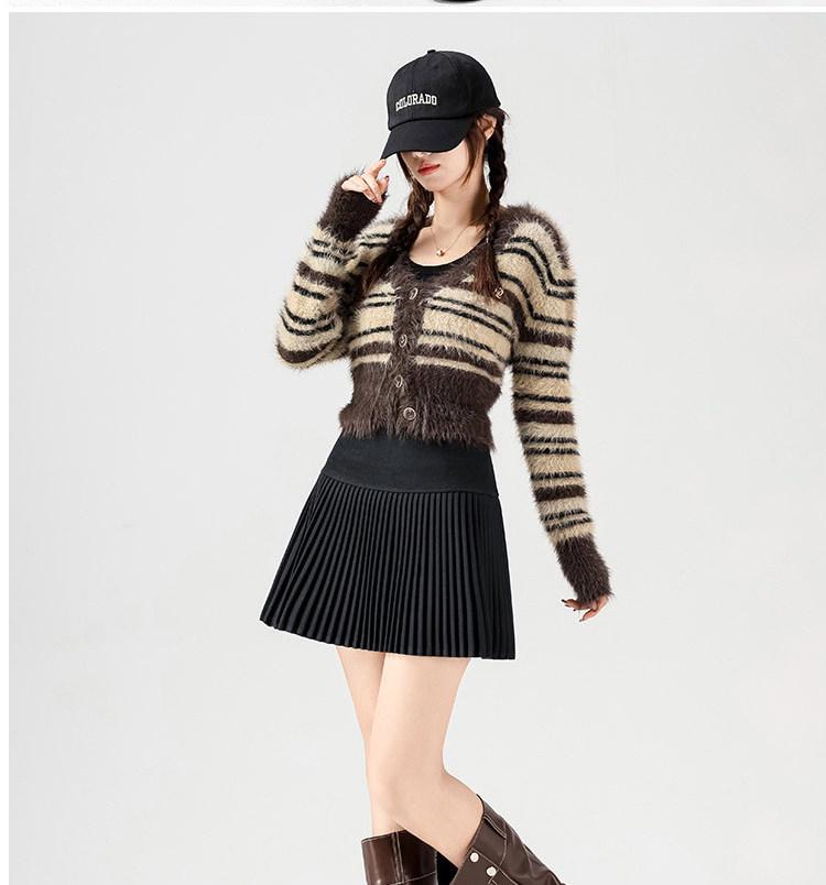 Gray Wool A-line Pleated Skirt - Women's Petite High Waist, Slimming, Short, Autumn/Winter 2025.