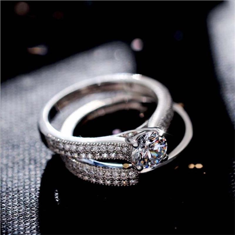Anel Redondo Dourado Rosa Cobre Brilhante para Mulheres Metal com Pedras de Zircônia Embutidas Conjunto de Alianças de Casamento Joias de Noivado