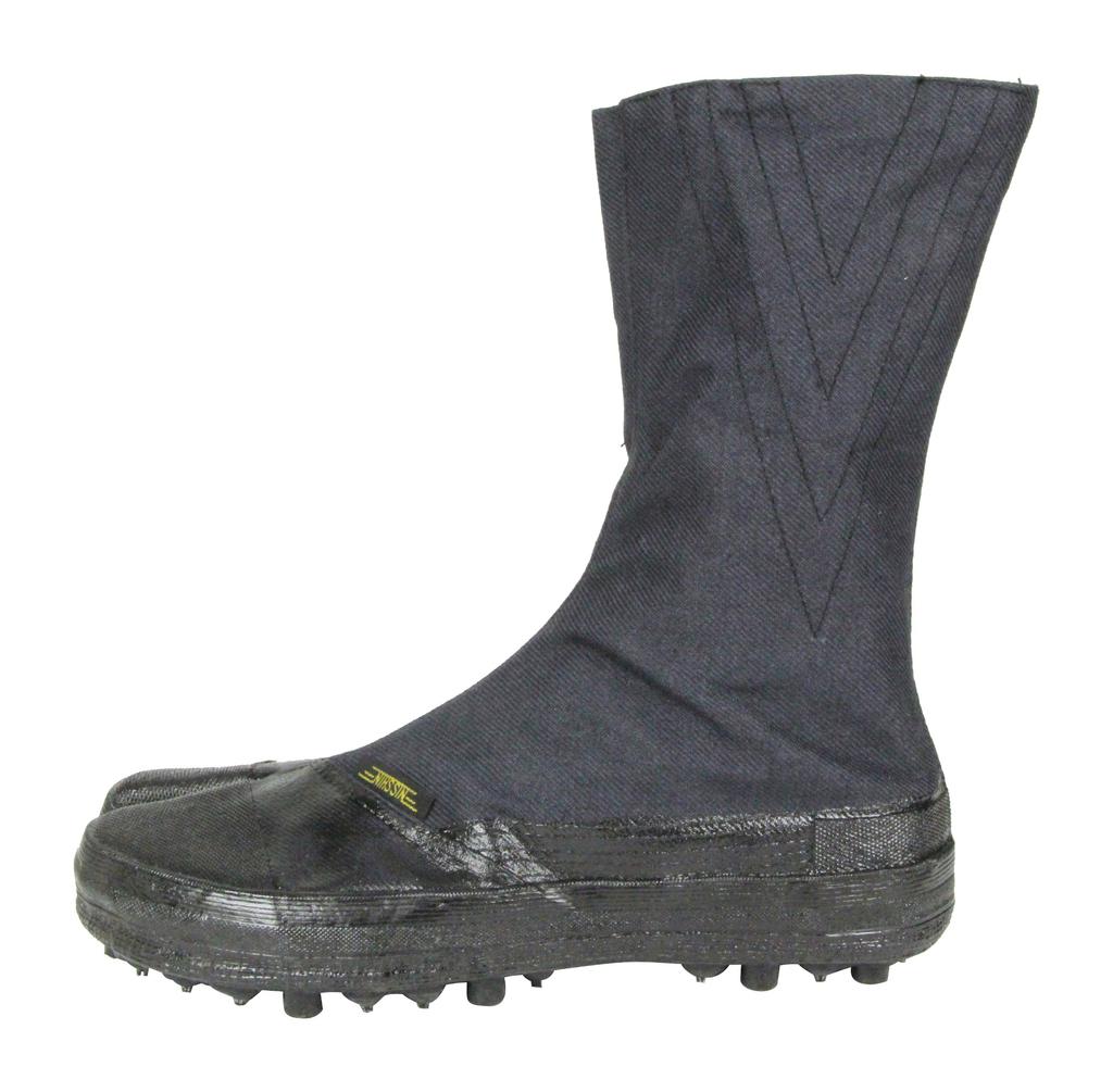 Nissin Rubber Work Shoes, JS Shoes, 8V, Large Seam, 8 Tabi Socks with Spike Pins, High Glue, No Toe Cap, Men's, Black, Size 28