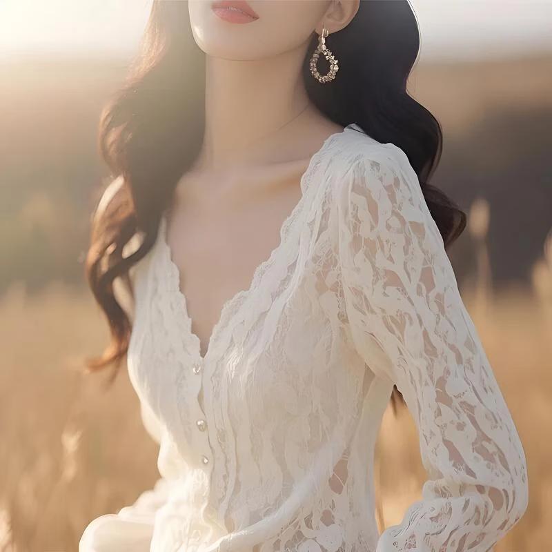 La Chapelle Elegant V-Neck Lace Blouse M