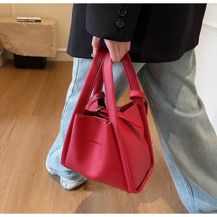 Premiumowe Retro Wzór Liczi Przenośne Damskie Torby Koszykowe 2025 Wiosna Nowe Proste Duża Pojemność Torba Wiadro Miękka PU Sznurek Ramię Kurierówka