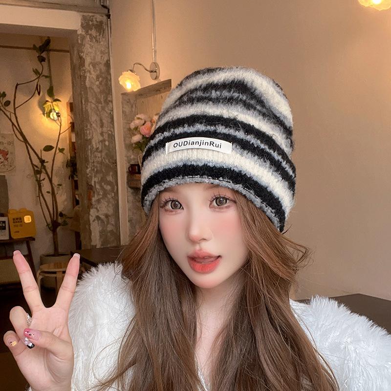 

Новая осенне-зимняя шапка в полоску с цветными блоками для женщин, корейская теплая шапка-бини, вязаная шапка для защиты от холода для езды на открытом воздухе M（56-58cm）