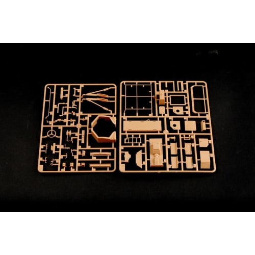 Hobby Boss 1/35 scale US Army M1070/M1000 Heavy Equipment Transporter Plastic Model