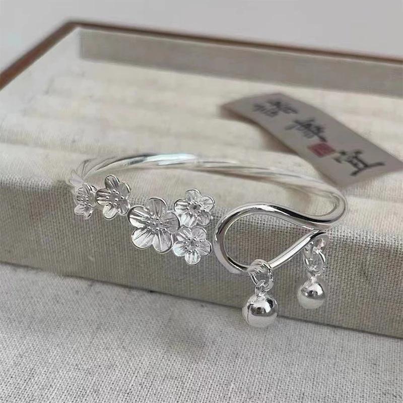 1Pc Plum Blossom Bell Bracelet Chinese Style Retro Silver Color Cuff Bracelets for Women Flower Open Bangle Bracelet Jewelry