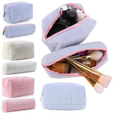 Plush Makeup Bag Cosmetic Holder Bag Large Capacity with Pen Bag Puffer Cosmetic Pouch Aesthetic Zip Closure Outdoor Travel Bag