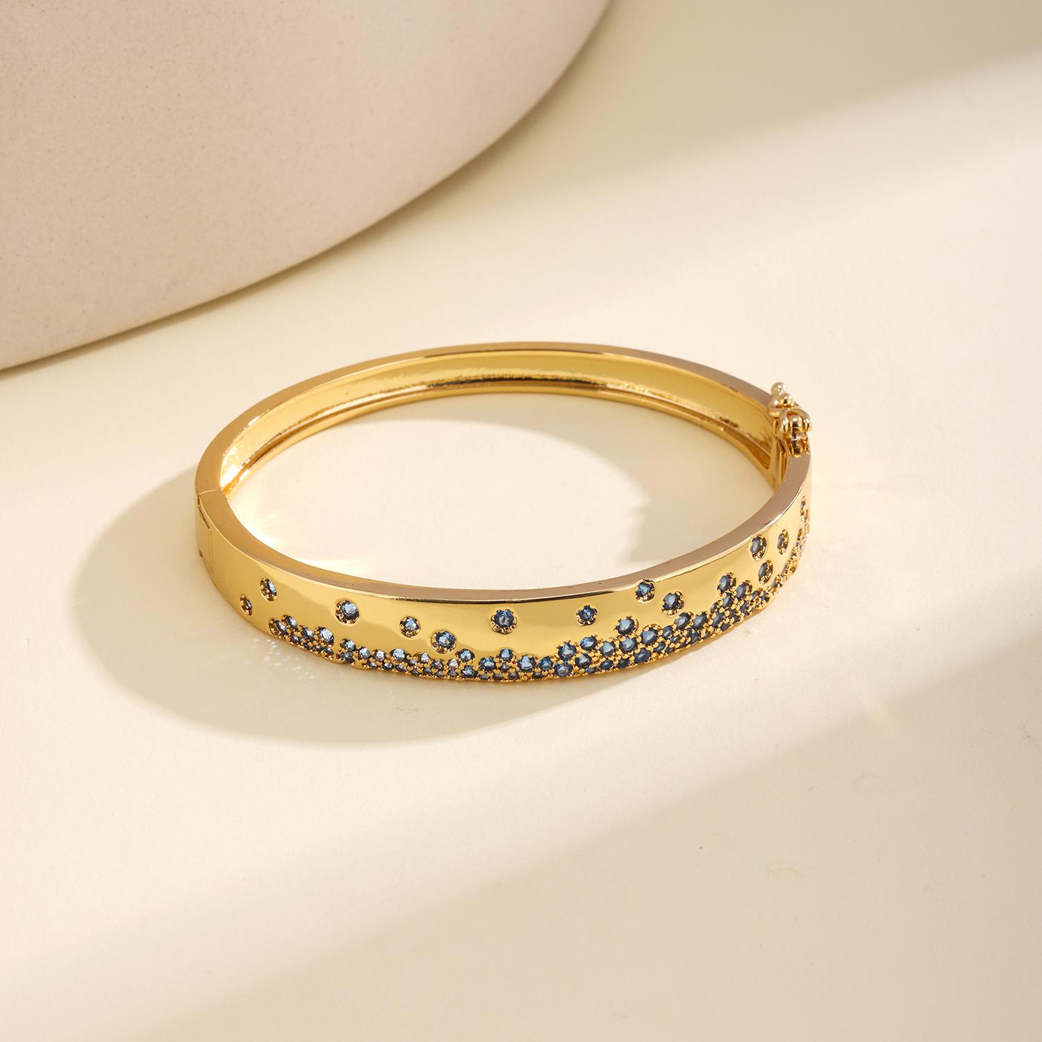 

Nidin Hot Sale Light Luxury Bangle Shiny Crystal Zircon Paved Wide Cuff Bracelet Elegant Wedding Bridal Jewelry Gift For Women 58-60mm світло-синій колір
