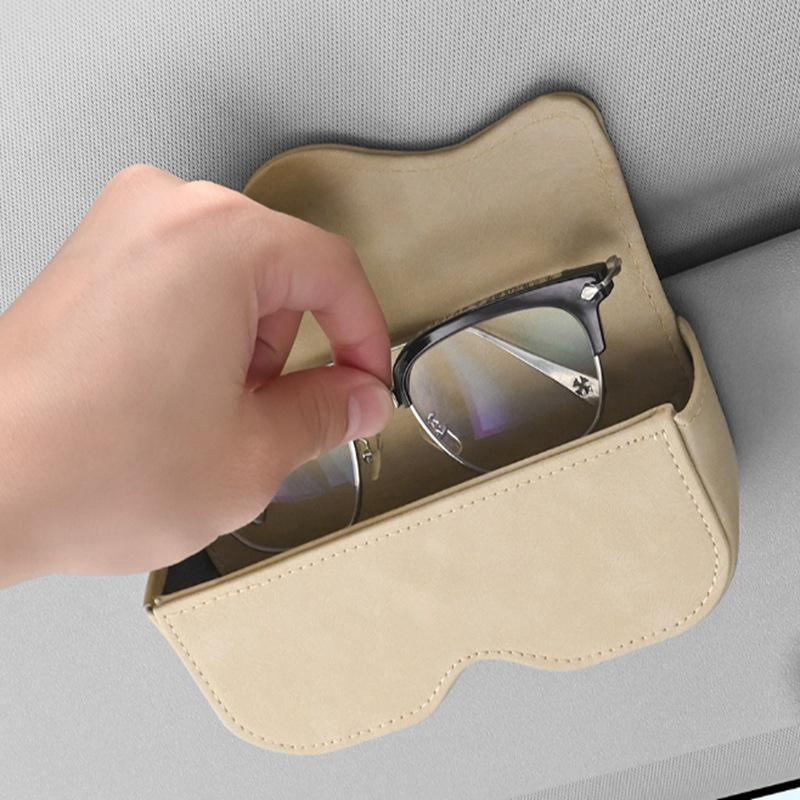 Mockaläder Bilglasögonfodral Automatisk Stängning Halkfri Bil Solskydd Glasögonhållare Magnetiska Multifunktionella Glasögonklämmor