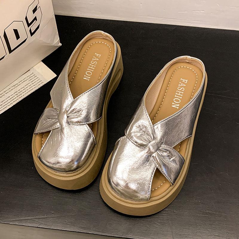 

Thick-soled hollow bag head half slippers women s summer wear 2025 new one-pedal small high-end cool slippers 40 серебряный