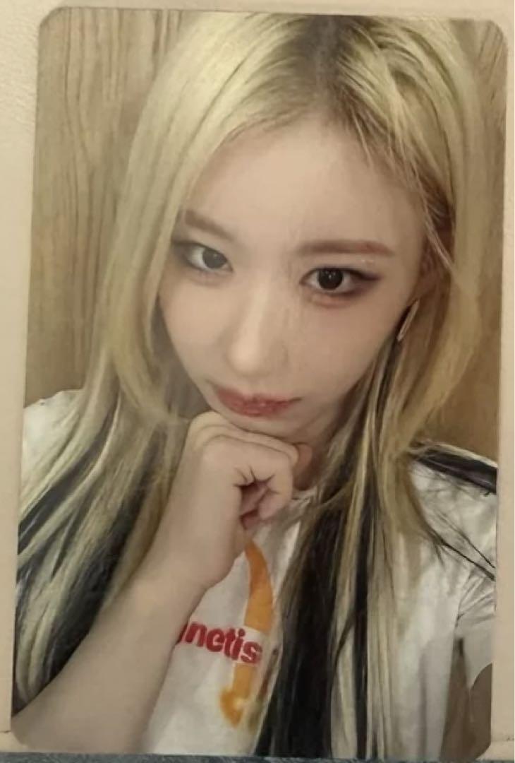 

[USED] itzy GOLD makestar China Shanghai Winner Exclusive Trading Card Chaeryeong