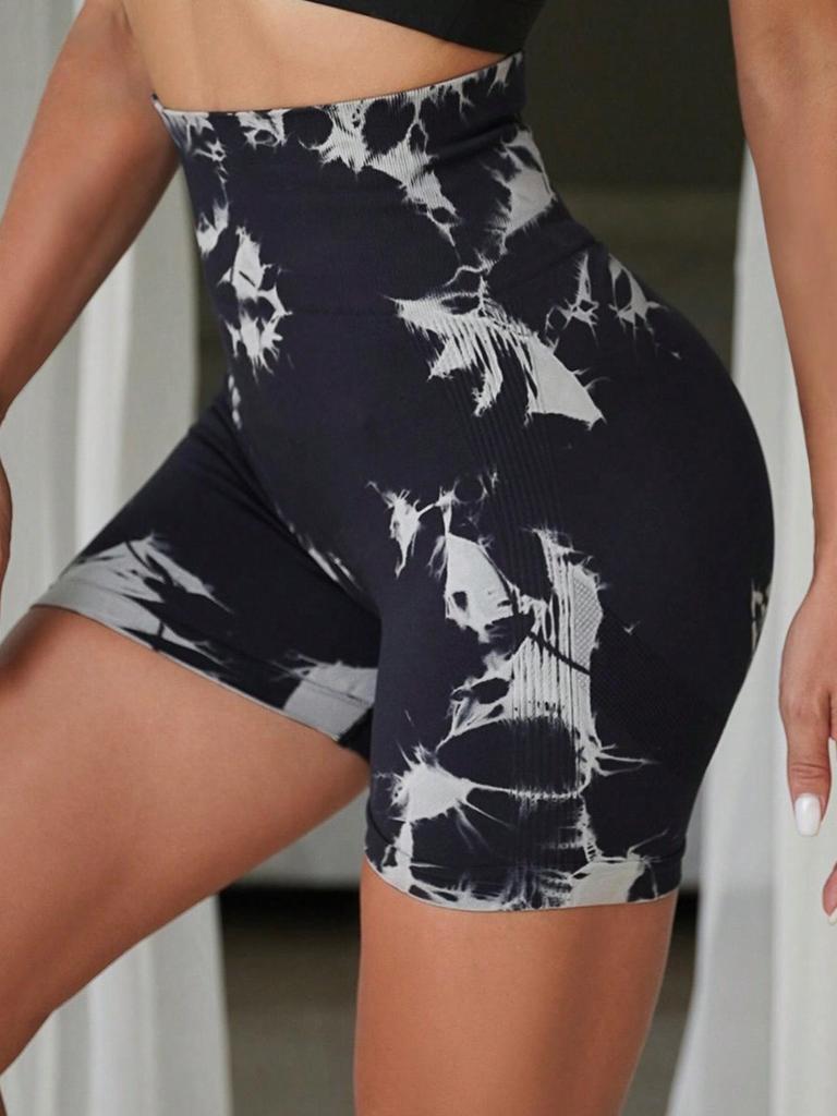 Women's tie dye shorts, with a cinching and lifting effect, provide a comfortable and snug fit, suitable for fitness and daily wear.