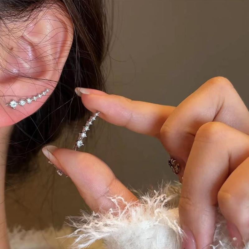 2026 New Korean Fashion U-Shaped Stud Earrings for Women Girls Simple Metal Pleated Earrings Statement Party Zircon Accessories
