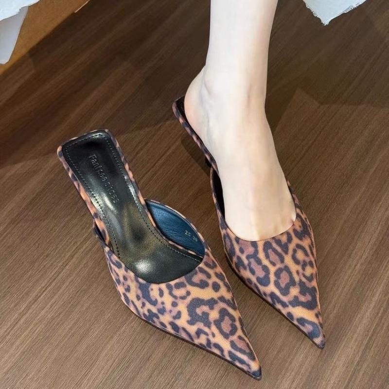 2025 Neuer Sommer Schlichte Spitz zulaufende Damen High Heels Hausschuhe Mode Dünne Party Pumps Mules Schlupfschuhe Luxus Damen Klappschuhe