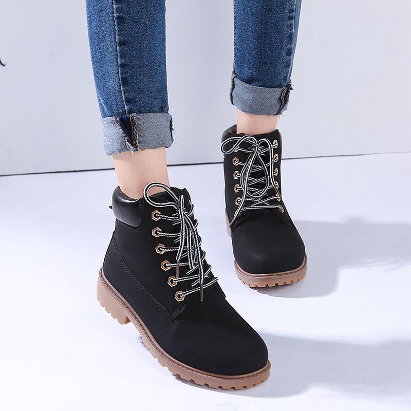 Elegant Women's Work Boots With Timeless Appeal And Outdoor Versatility