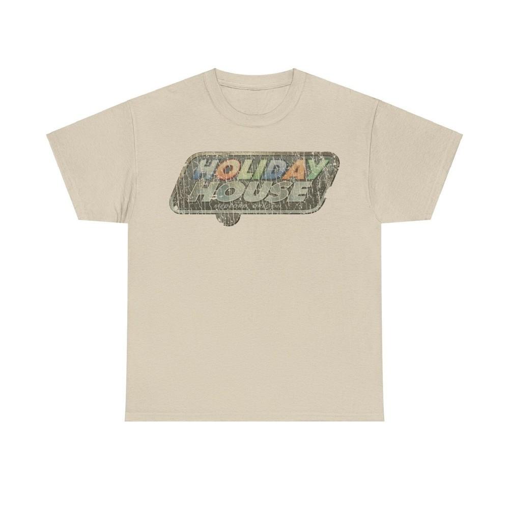 

Holiday House Travel Trailers 1960 Distressed Print T-shirt 4XL
