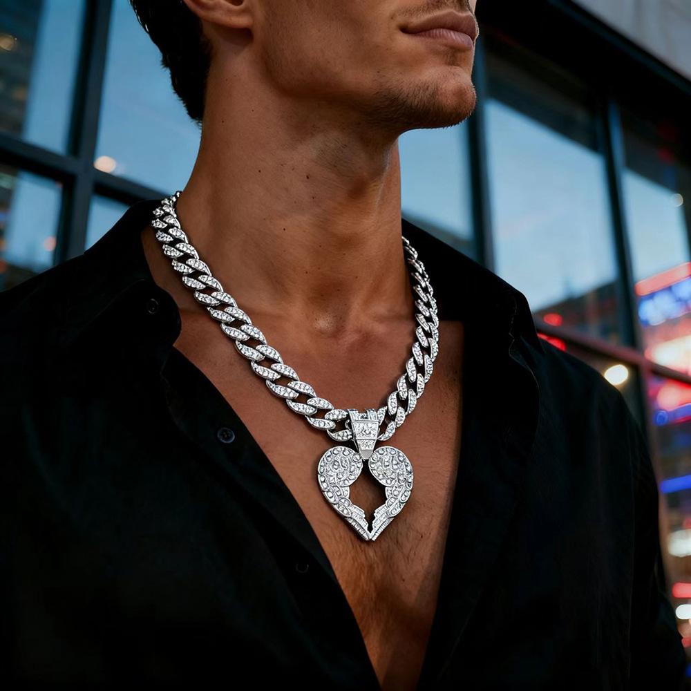 Hip Hop Diamond Heart Wings Pendant Necklace, European and American Cuban Chain Decoration Alloy Heart Shaped Men's Necklace