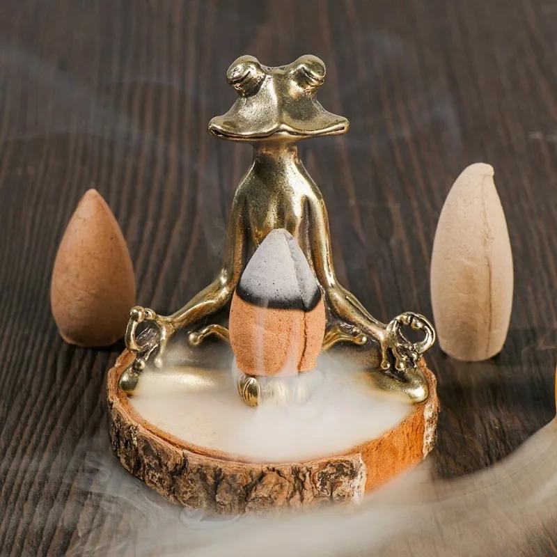 1 pz Bruciatore di incenso Rana in Ottone Scultura Animale Retrò Zen Meditare Ornamento da Tavolo Animale da Tè Tartaruga Rana Statuetta Solida Artigianato Regalo Deco Casa