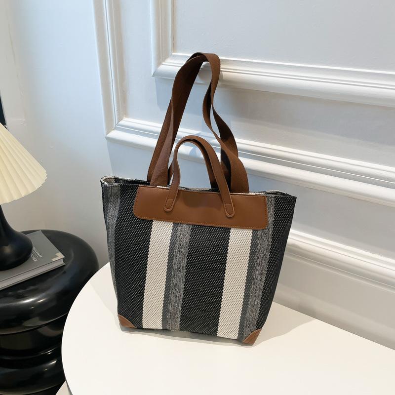 2025 New Fashion Cute Niche Personalized Shoulder Bag Women's Foreign Versatile Casual Large-capacity Handbag