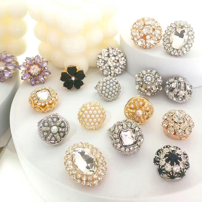 Exclusivas Abotoaduras de Pérola com Cravejamento de Diamantes: Acessórios Elegantes para Botões de Jaqueta e Camisa