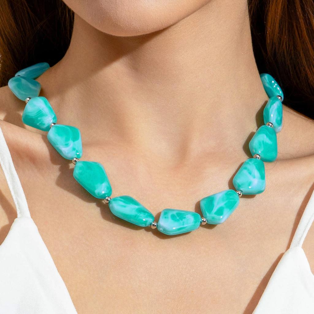 Retro acrylic resin special-shaped beaded necklace, temperament versatile light luxury neck chain