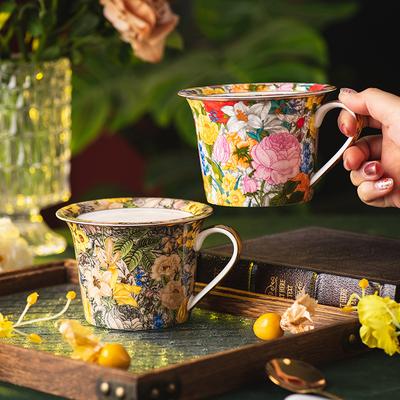 Europäische Bemalte Blumen Kaffeebecher mit Deckel Feinkeramik Frühstück Hafermilch Becher Nachmittagstee Blumen Tee Kaffeebecher 430ml Geschenke