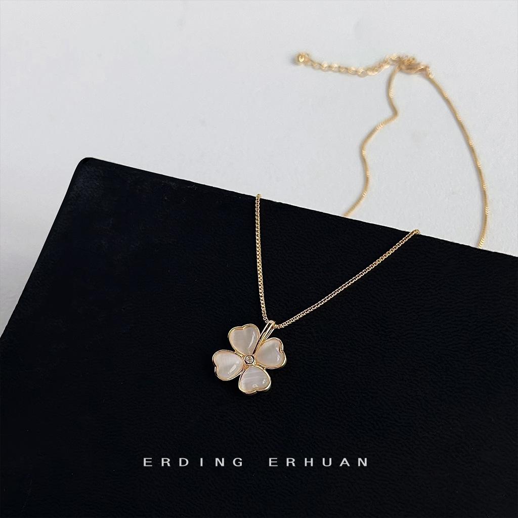 

Women s Minimalist Heart-shaped Lucky Necklace 1 pair