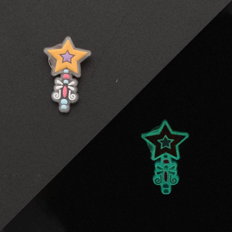 Set Nou de Accesorii Luminoase pentru Pantofi Sandale Tip Croc Decorare Pini Accesorii Pantofi DIY pentru Bărbați Femei Copii Litere Curcubeu Mâncare