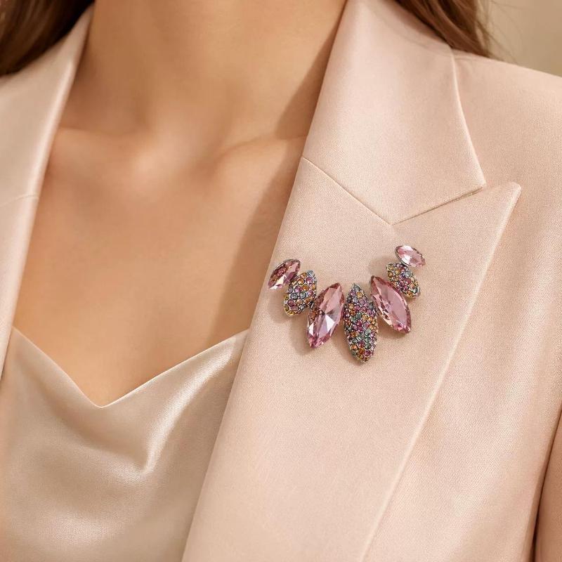 Zircon Geometric Leaf Brooch for Women Shiny Rhinestone Lapel Pin Fashion Daily Wear Clothing Decoration