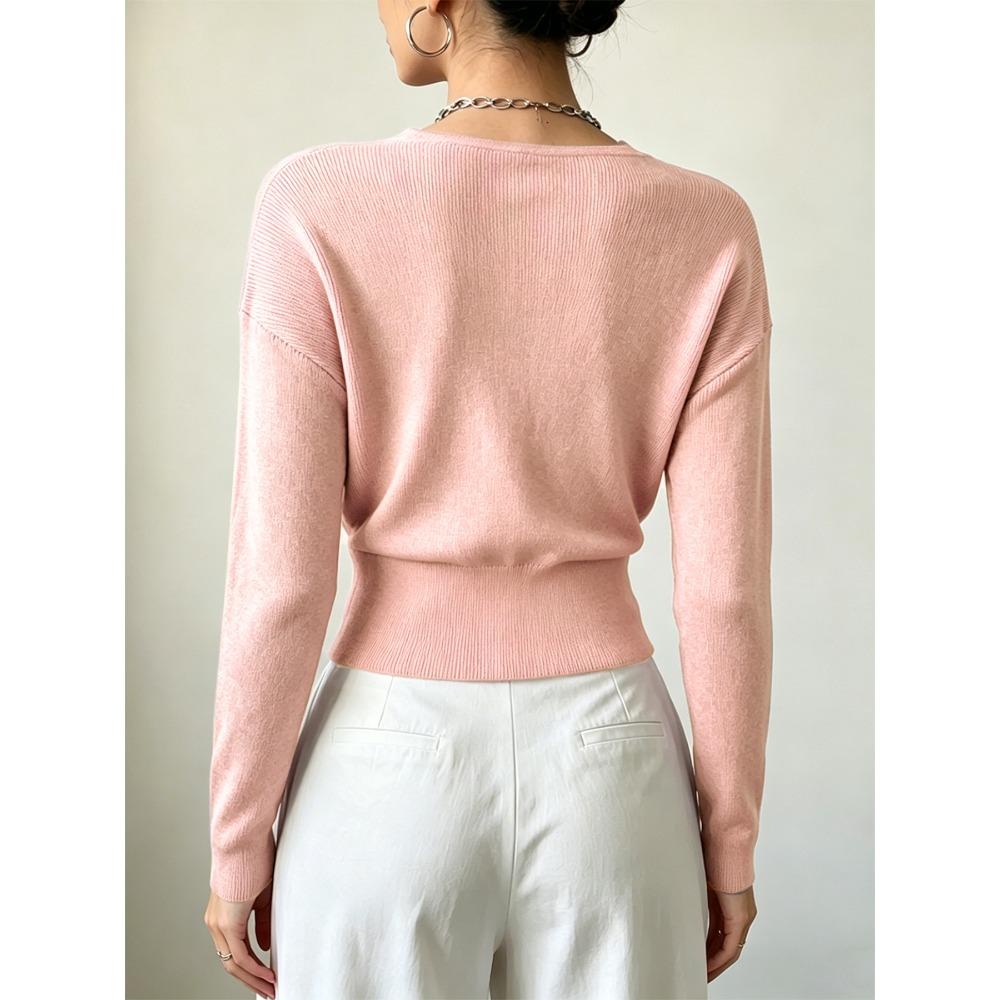 Maglione da donna a maniche lunghe in maglia tinta unita, elegante, scollo a V incrociato, aderente in vita, valorizza la figura, minimalista, camicetta