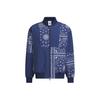 adidas Originals All Things Seek Origin Serie Classica Giacca Sportiva Ampia con Stampa a Motivo Giacca Unisex Deep-Indigo IP1785