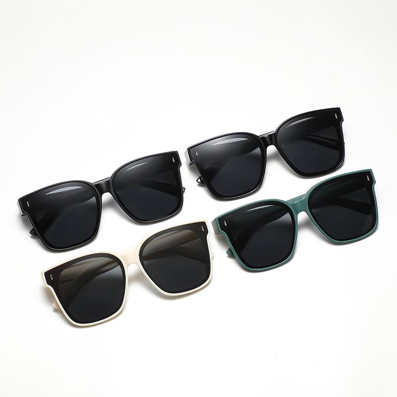 Polarized Clip-On Sunglasses: UV Protection for Myopia, Unisex.