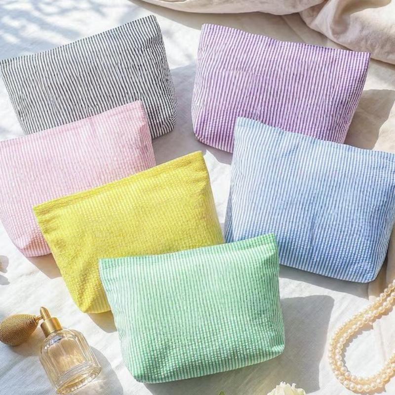 1 Pcs Seersucker Makeup Bag & Travel Pouch — Portable Toiletry Bag With Soft, Textured Striped Design