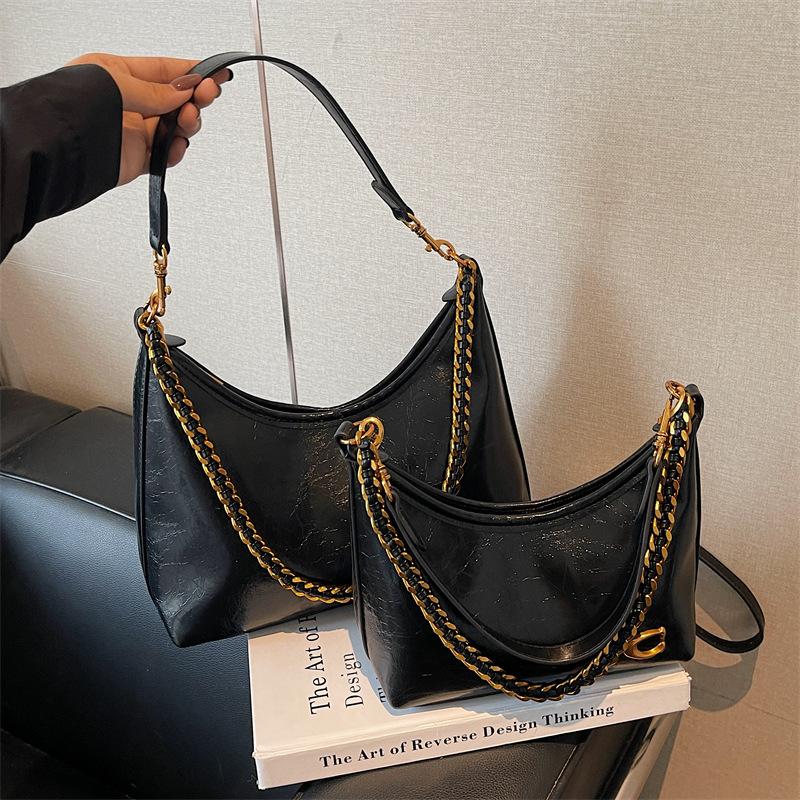 

High texture handbag glossy underarm bag women s 2025 autumn and winter new chain shoulder bag fashion messenger bag Small чёрный