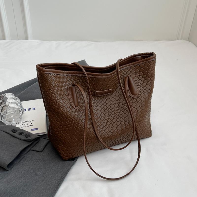 

Сумка большой вместимости женская 2025 новая повседневная рабочая на плечо сумка высокой ценности для студентки колледжа для учебы и поездок на работу сумка-тоут коричневый