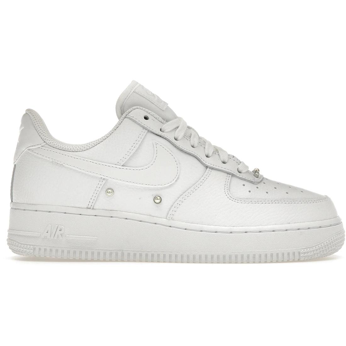 

Кроссовки Nike Air Force 1 Low 07 SE Жемчужно-белые (Женский)(ДК0231-100) 40