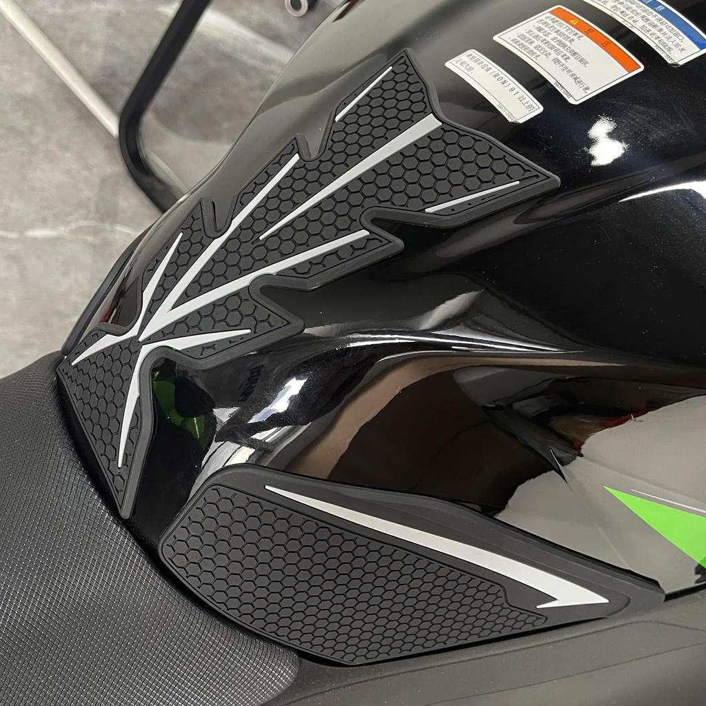 Motorcycle Traction Pads Tank Pads for Kawasaki Ninja 400 Ninja 250 Z250 and Z400 Set of & (2018-2024), (2019-2024), (2019-2024), (2018-2024) (Gray,