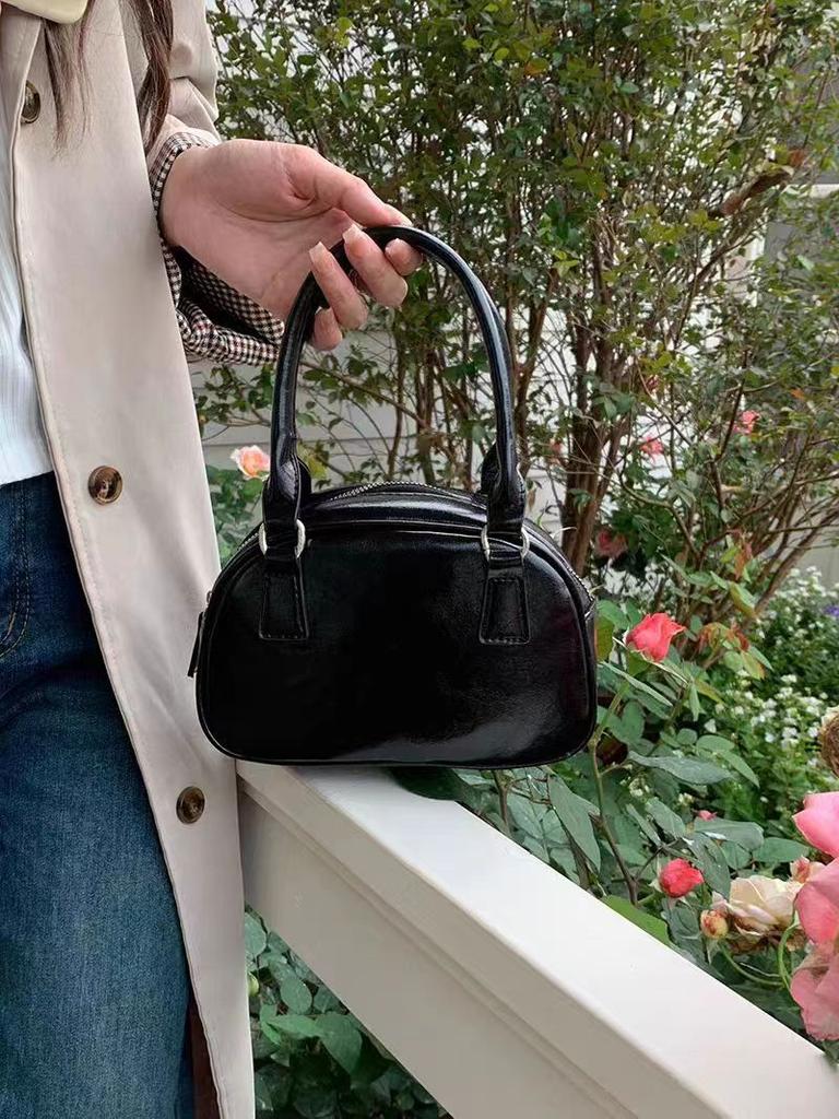 2025 New Pu Texture Silver Bag Polyester Small Square Bag Fashionable Versatile Portable Messenger Bowling Bag