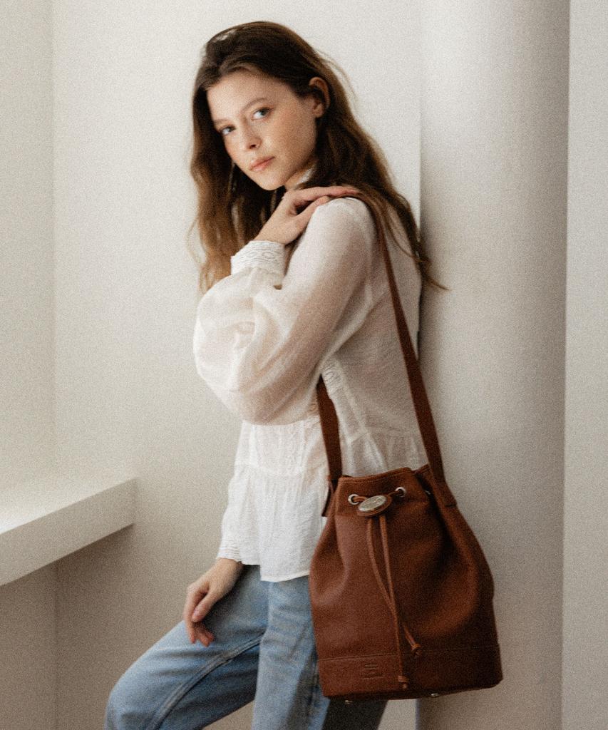 Omnipotent Cle De Bucket Bag _Camel