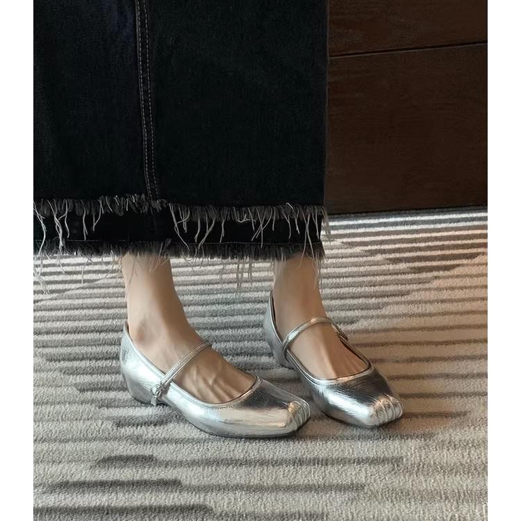 French silver pig nose inner height increase flat-soled single shoes women's shallow mouth square head one-word buckle strap middle heel Mary Jane
