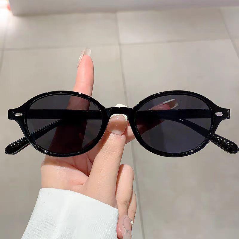 Retro Small Oval Sunglasses Women Men UV400 Rivets Shades Fashion Luxury Sun Glasses Female