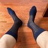 Herren Leichte Dünne Transparente Nylon Netzstrümpfe Modisches Wellenförmiges Gestreiftes Muster Formelle Socken für den Modernen Gentleman Geschenk