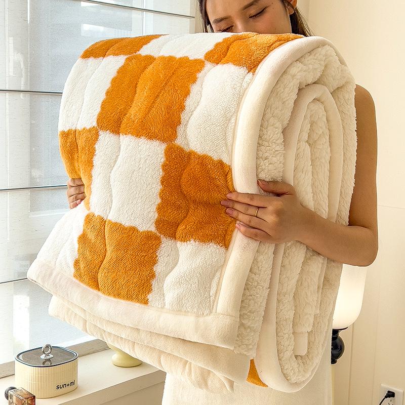Checkerboard Double-Sided Fleece Blanket for Car, Sofa, Camping – Autumn/Winter Thickened