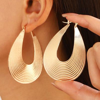 High-quality 2026 Jewelry, Niche Design, Personalized Earrings, Exaggerated Retro Geometric Curved Striped Water Drop Stud Earrings