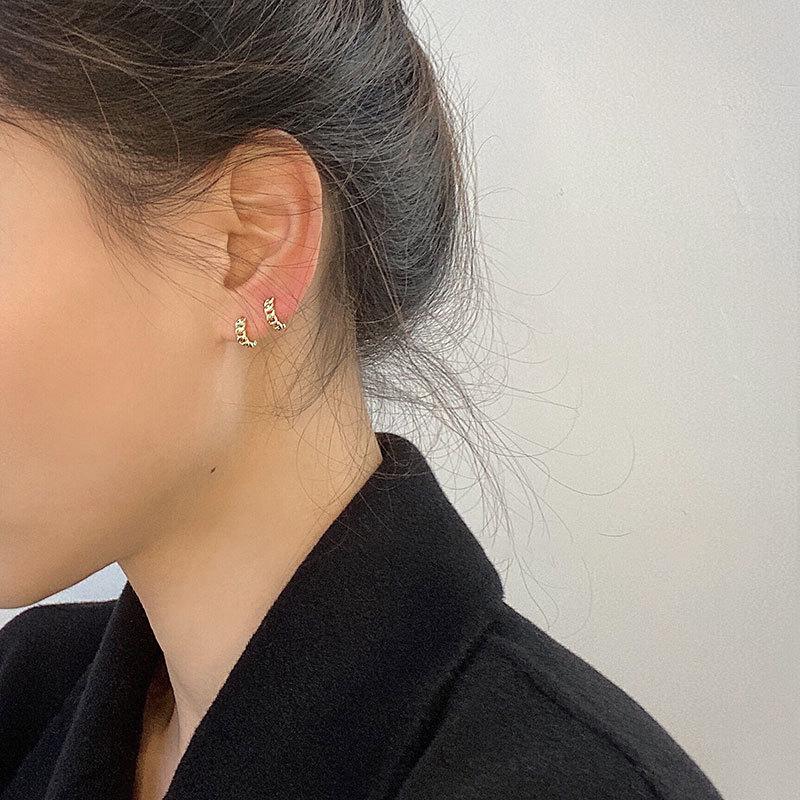 Tiny Ear Bone Nail Earrings Women's Trendy Retro Niche Minimalist Design Versatile Everyday Ear Jewelry