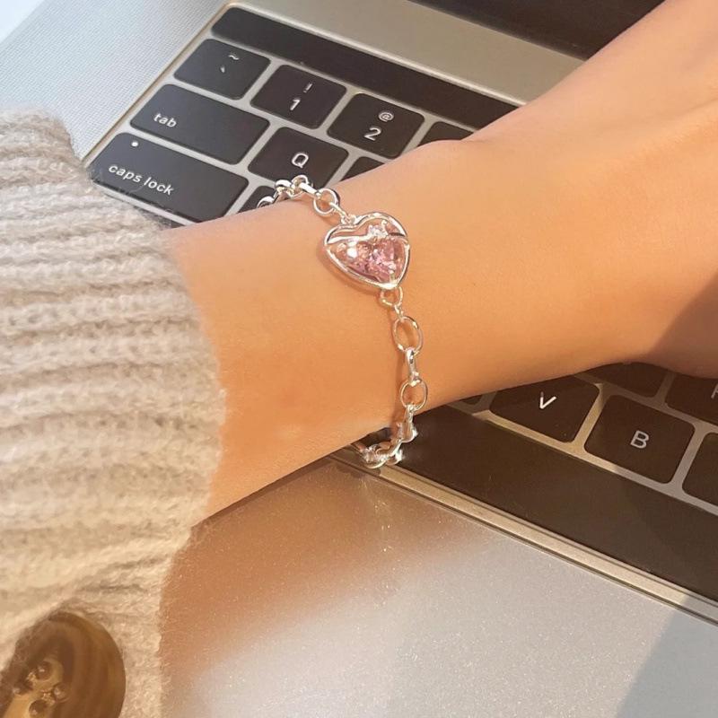 2022 Stylish Pink Diamond Heart Bracelet for Women - High-End Zirconia Clavicle Chain, Sweet & Cool Style.
