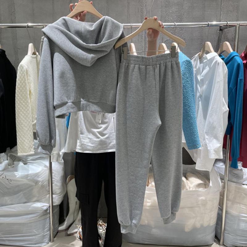 Women's Autumn 2023 Korean-Style Casual Sports Three-Piece: Long-Sleeved Hooded Jacket and Stylish Vest.